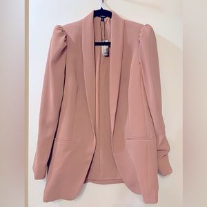 NWT Gorgeous Dusty Rose Buttonless 3/4 Length Fitted Blazer with Rouched Sleeves